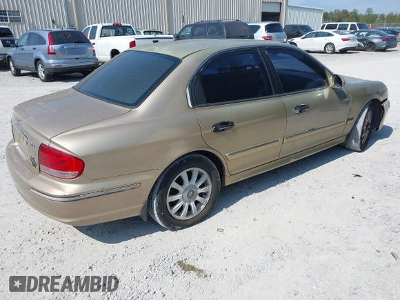 2003 Hyundai Sonata GLS with VIN KMHWF35H03A901839, listed as a IAAI auction lot 40601987 with 171,580 mi miles. Bid and sale history available at carsss.com. Image 4.