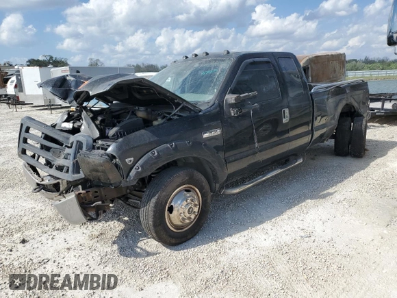 2006 Ford F-350 with VIN 1FTWX32Y66EB25977, listed as a Copart auction lot 44701095 with 111,763 mi miles and Salvage title. Bid and sale history available at DreamBid. Image 1.