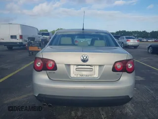 2010 Volkswagen Jetta Limited Edition with VIN 3VWAX7AJXAM165193, listed as a IAAI auction lot 41962307 with 62,574 mi miles and . Bid and sale history available at DreamBid. Image 15.