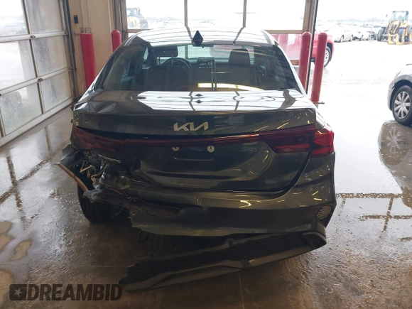 2024 Kia Forte LXS z VIN 3KPF24AD9RE827562, wystawiony jako IAAI lot #41943586 z przebiegiem 9 034 mil mil oraz . Historia ofert i sprzedaży dostępna na DreamBid. Obrazek 16.