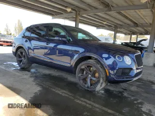 2019 Bentley Bentayga V8 z VIN SJAAM2ZV3KC027084, wystawiony jako Copart lot #45814705 z przebiegiem 38 490 mil mil oraz Szkoda całkowita • Salvage title. Historia ofert i sprzedaży dostępna na DreamBid. Obrazek 4.