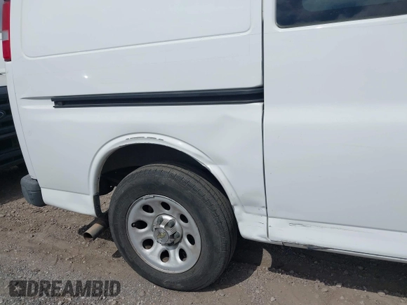 2013 Chevrolet Express Cargo z VIN 1GCSGAFX7D1179068, wystawiony jako IAAI lot #42416117 z przebiegiem 203 041 mil mil oraz . Historia ofert i sprzedaży dostępna na DreamBid. Obrazek 6.