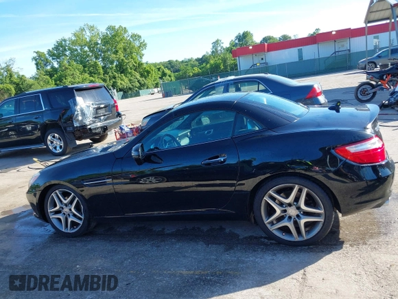 2014 Mercedes-Benz SLK 250 с VIN WDDPK4HAXEF083492, выставлен на аукционе IAAI как лот 42289662 с пробегом 100 118 миль миль и . История ставок и продаж доступна на DreamBid. Изображение 14.