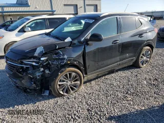 2020 Buick Encore GX Essence с VIN KL4MMGSL5LB117856, выставлен на аукционе Copart как лот 48256835 с пробегом 67 963 миль миль и Списание • Salvage title. История ставок и продаж доступна на DreamBid. Изображение 1.