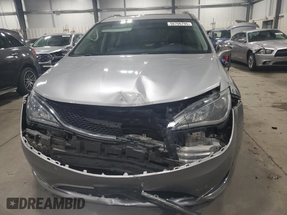 2017 Chrysler Pacifica Limited z VIN 2C4RC1GG6HR753623, wystawiony jako Copart lot #56706795 z przebiegiem 94 331 mil mil oraz Szkoda całkowita • Salvage title. Historia ofert i sprzedaży dostępna na DreamBid. Obrazek 5.