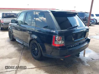 2011 Land Rover Range Rover Sport HSE z VIN SALSF2D40BA710389, wystawiony jako IAAI lot #42250699 z przebiegiem 122 413 mil mil oraz . Historia ofert i sprzedaży dostępna na DreamBid. Obrazek 3.