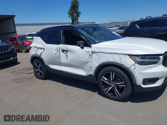 2022 Volvo XC40 R-Design with VIN YV4162UM1N2739706, listed as a IAAI auction lot 42193001 with 15,579 mi miles and . Bid and sale history available at DreamBid. Image 6.