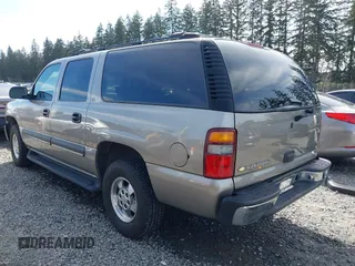 2002 Chevrolet Suburban LT with VIN 1GNFK16ZX2J138018, listed as a IAAI auction lot 41877385 with 235,161 mi miles. Bid and sale history available at carsss.com. Image 3.