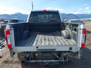 2018 Ford Super Duty F-250 SRW XL with VIN 1FT7W2BT0JEB96817, listed as a IAAI auction lot 41697434 with 58,434 mi miles. Bid and sale history available at carsss.com. Image 17.