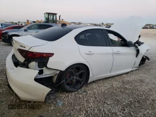 2020 Alfa Romeo Giulia Ti Sport z VIN ZARFAMBN1L7625922, wystawiony jako Copart lot #85744044 z przebiegiem Nie podano mil oraz Czysty tytuł • Clean title. Historia ofert i sprzedaży dostępna na DreamBid. Obrazek 3.