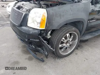2008 GMC Yukon SLT w/4SB with VIN 1GKFC13078R161685, listed as a IAAI auction lot 41539964 with 267,744 mi miles. Bid and sale history available at carsss.com. Image 6.