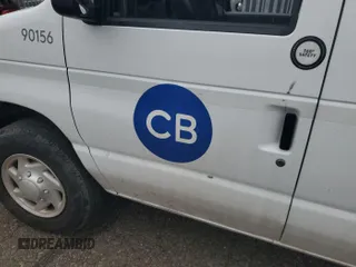 2007 Ford Econoline Cargo Commercial z VIN 1FTNE24L87DA43981, wystawiony jako IAAI lot #42190921 z przebiegiem 140 090 mil mil oraz . Historia ofert i sprzedaży dostępna na DreamBid. Obrazek 1.