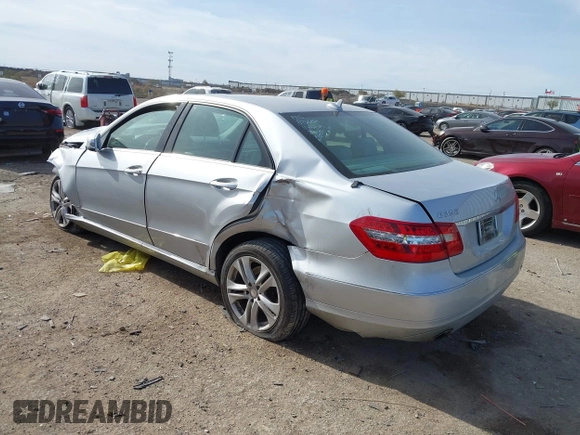 2011 Mercedes-Benz E 350 Luxury z VIN WDDHF8HB0BA362712, wystawiony jako IAAI lot #41074211 z przebiegiem Nie podano mil oraz . Historia ofert i sprzedaży dostępna na DreamBid. Obrazek 3.