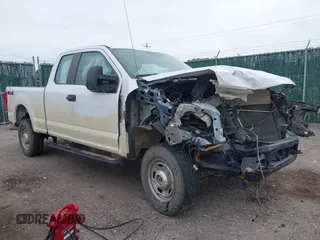 2020 Ford F-250 XL z VIN 1FT7X2B66LED41286, wystawiony jako IAAI lot #42108623 z przebiegiem Nie podano mil oraz . Historia ofert i sprzedaży dostępna na DreamBid. Obrazek 1.