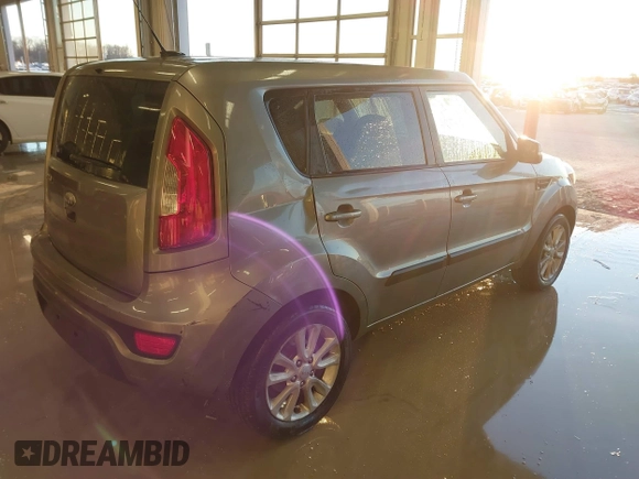 2013 Kia Soul ! with VIN KNDJT2A69D7609014, listed as a IAAI auction lot 41393337 with 259,707 mi miles. Bid and sale history available at carsss.com. Image 4.