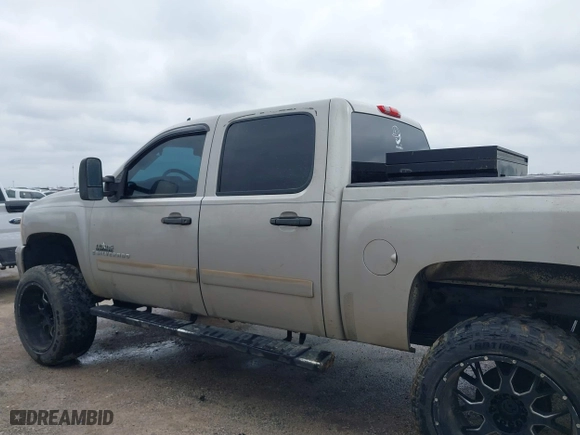 2007 Chevrolet Silverado 1500 LT w/1LT with VIN 3GCEK13C07G528221, listed as a IAAI auction lot 41510443 with 278,864 mi miles. Bid and sale history available at carsss.com. Image 14.
