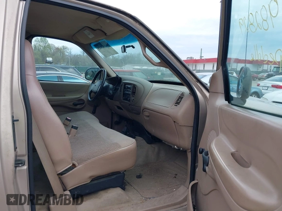 1997 Ford F-150 XL with VIN 1FTDX18W9VNC18055, listed as a IAAI auction lot 41982829 with 189,513 mi miles. Bid and sale history available at carsss.com. Image 5.