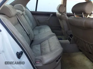 1991 BMW 7 Series z VIN WBAGC4310MDC27706, wystawiony jako Copart lot #81496754 z przebiegiem Nie podano mil oraz Nie do naprawy • Non repairable. Historia ofert i sprzedaży dostępna na DreamBid. Obrazek 10.