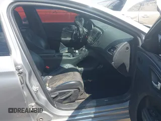 2015 Chrysler 200 S с VIN 1C3CCCBB5FN696911, выставлен на аукционе IAAI как лот 42394373 с пробегом 142 101 миль миль и . История ставок и продаж доступна на DreamBid. Изображение 5.