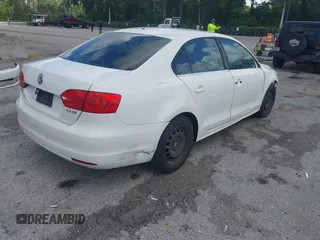 2013 Volkswagen Jetta SE z VIN 3VWDP7AJ2DM407640, wystawiony jako IAAI lot #42589327 z przebiegiem 171 134 mil mil oraz . Historia ofert i sprzedaży dostępna na DreamBid. Obrazek 4.