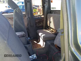 1990 Toyota Pickup SR5 z VIN JT4VN13G7L5019822, wystawiony jako IAAI lot #42194555 z przebiegiem 255 628 mil mil oraz . Historia ofert i sprzedaży dostępna na DreamBid. Obrazek 8.
