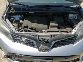 2018 Toyota Sienna SE z VIN 5TDXZ3DC7JS952681, wystawiony jako Copart lot #58244245 z przebiegiem 89 313 mil mil oraz Szkoda całkowita • Salvage title. Historia ofert i sprzedaży dostępna na DreamBid. Obrazek 14.