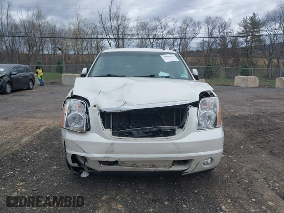 2011 GMC Yukon XL Denali z VIN 1GKS2MEF7BR271728, wystawiony jako IAAI lot #42050555 z przebiegiem 251 752 mil mil oraz . Historia ofert i sprzedaży dostępna na DreamBid. Obrazek 12.