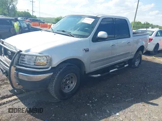 2001 Ford F-150 XLT z VIN 1FTRW07L81KA32285, wystawiony jako IAAI lot #42134835 z przebiegiem 189 109 mil mil oraz . Historia ofert i sprzedaży dostępna na DreamBid. Obrazek 2.