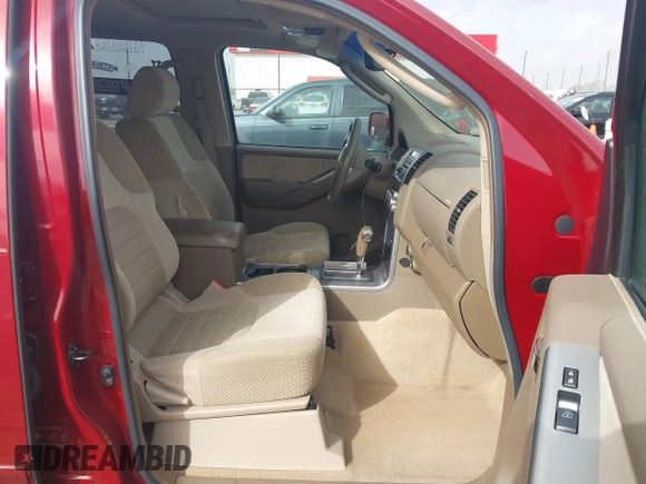 2007 Nissan Pathfinder S z VIN 5N1AR18U67C628267, wystawiony jako IAAI lot #41803746 z przebiegiem 117 488 mil mil oraz . Historia ofert i sprzedaży dostępna na DreamBid. Obrazek 5.