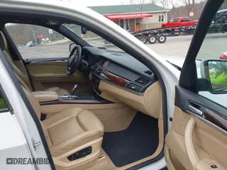 2009 BMW X5 30i with VIN 5UXFE43569L275733, listed as a IAAI auction lot 41897558 with 154,192 mi miles. Bid and sale history available at carsss.com. Image 5.
