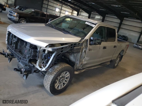 2019 Ford Super Duty F-250 SRW XL with VIN 1FT7W2B65KEE27240, listed as a Copart auction lot 45207375 with 138,474 mi miles and Salvage Title. Bid and sale history available at carsss.com. Image 1.