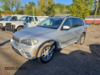 2011 BMW X5 35i with VIN 5UXZV4C54BL410887, listed as a Copart auction lot 77017594 with 111,629 mi miles and Clean Title. Bid and sale history available at carsss.com. Image 2.