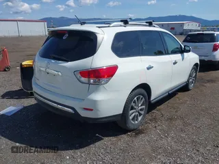 2016 Nissan Pathfinder S with VIN 5N1AR2MN6GC621811, listed as a IAAI auction lot 42151171 with 153,696 mi miles. Bid and sale history available at carsss.com. Image 4.