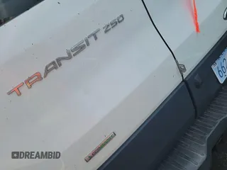 2018 Ford Transit z VIN 1FTYR1YG5JKA87528, wystawiony jako IAAI lot #42789862 z przebiegiem 169 818 mil mil oraz . Historia ofert i sprzedaży dostępna na DreamBid. Obrazek 34.