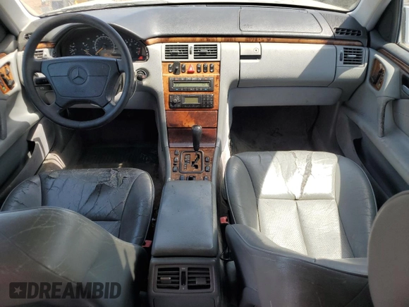 1999 Mercedes-Benz E 320 z VIN WDBJF65HXXA742364, wystawiony jako Copart lot #54201205 z przebiegiem 152 885 mil mil oraz Czysty tytuł • Clean title. Historia ofert i sprzedaży dostępna na DreamBid. Obrazek 8.