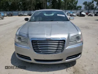 2012 Chrysler 300 Limited z VIN 2C3CCACG4CH249716, wystawiony jako Copart lot #55985435 z przebiegiem 93 756 mil mil oraz Szkody całkowita. Historia ofert i sprzedaży dostępna na DreamBid. Obrazek 5.