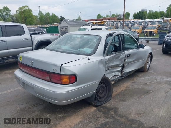 1993 Toyota Camry LE z VIN 4T1SK12E0PU290398, wystawiony jako IAAI lot #42032664 z przebiegiem 264 922 mil mil oraz . Historia ofert i sprzedaży dostępna na DreamBid. Obrazek 4.