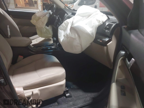 2015 Kia Sorento LX with VIN 5XYKTCA67FG567068, listed as a IAAI auction lot 41942477 with 155,091 mi miles. Bid and sale history available at carsss.com. Image 5.