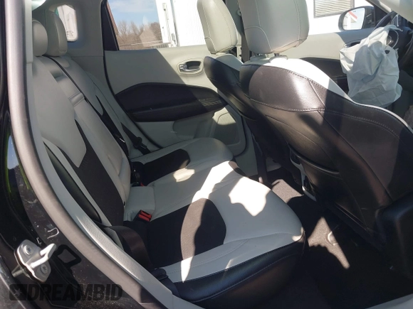 2018 Jeep Compass Latitude with VIN 3C4NJCBB3JT462706, listed as a IAAI auction lot 41680742 with 89,105 mi miles. Bid and sale history available at carsss.com. Image 8.