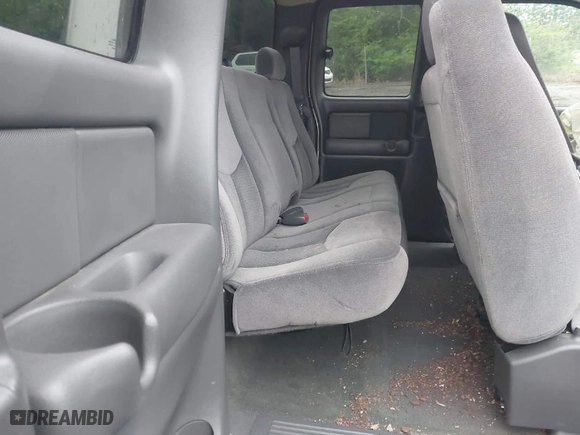 2003 GMC Sierra 1500 SLE with VIN 2GTEC19V231251709, listed as a IAAI auction lot 41973137 with 101,934 mi miles. Bid and sale history available at carsss.com. Image 8.