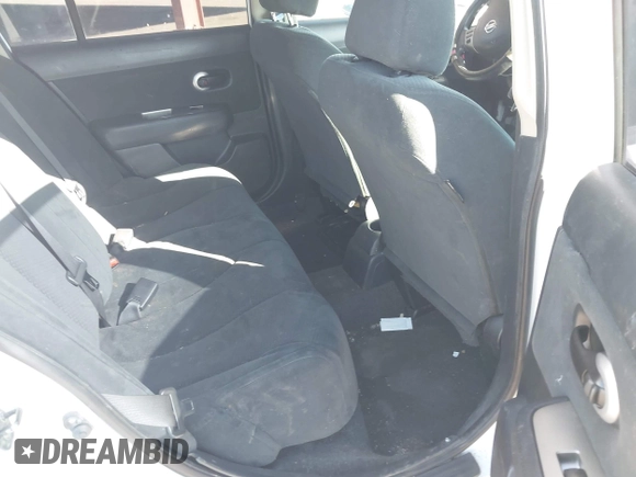 2010 Nissan Versa S z VIN 3N1BC1AP9AL410658, wystawiony jako IAAI lot #42236702 z przebiegiem 199 287 mil mil oraz . Historia ofert i sprzedaży dostępna na DreamBid. Obrazek 8.