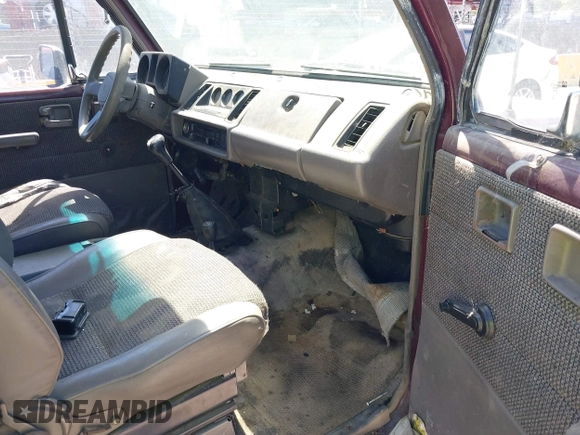 1991 Isuzu Trooper z VIN JACCH58R8M7904079, wystawiony jako IAAI lot #42303036 z przebiegiem 244 672 mil mil oraz . Historia ofert i sprzedaży dostępna na DreamBid. Obrazek 5.