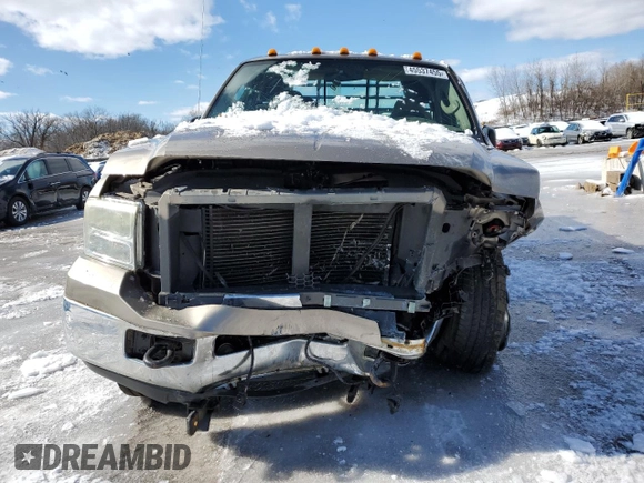 2005 Ford F-250 XL with VIN 1FTNF21555EA30163, listed as a Copart auction lot 45537455 with 126,721 mi miles and Salvage Title. Bid and sale history available at DreamBid. Image 5.