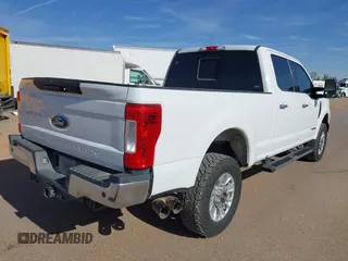 2019 Ford F-250 XL z VIN 1FT7W2BT0KED54168, wystawiony jako IAAI lot #42072597 z przebiegiem 303 604 mil mil oraz . Historia ofert i sprzedaży dostępna na DreamBid. Obrazek 4.