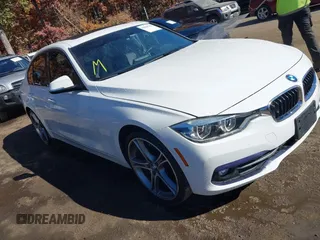 2018 BMW 3 Series 330i xDrive with VIN WBA8D9G54JNU72412, listed as a IAAI auction lot 40660769 with 58,668 mi miles. Bid and sale history available at carsss.com. Image 1.