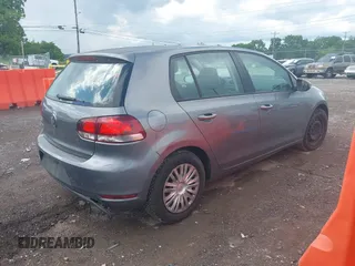 2013 Volkswagen Golf z VIN WVWDA7AJ7DW118242, wystawiony jako IAAI lot #42249723 z przebiegiem 217 155 mil mil oraz . Historia ofert i sprzedaży dostępna na DreamBid. Obrazek 4.