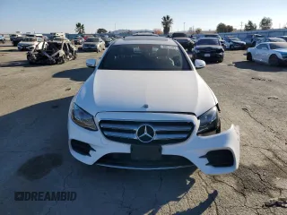 2018 Mercedes-Benz E-Class E 300 with VIN WDDZF4JB1JA367049, listed as a Copart auction lot 68071322 with 39,450 mi miles. Bid and sale history available at carsss.com. Image 5.