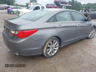 2012 Hyundai Sonata SE z VIN 5NPEC4AC7CH435022, wystawiony jako IAAI lot #42491555 z przebiegiem 176 670 mil mil oraz . Historia ofert i sprzedaży dostępna na DreamBid. Obrazek 4.