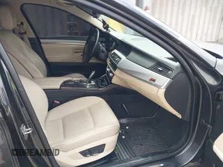 2012 BMW 5 Series 528i z VIN WBAXG5C52CDW24312, wystawiony jako IAAI lot #42083257 z przebiegiem 94 798 mil mil oraz . Historia ofert i sprzedaży dostępna na DreamBid. Obrazek 5.