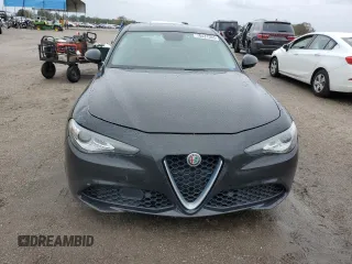 2018 Alfa Romeo Giulia Ti Lusso z VIN ZARFAEEN7J7591242, wystawiony jako Copart lot #76431503 z przebiegiem 64 000 mil mil oraz Nie do naprawy • Non repairable. Historia ofert i sprzedaży dostępna na DreamBid. Obrazek 5.